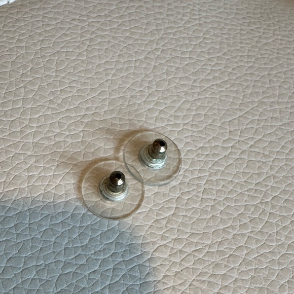 Shell drop dangle earrings nude tan cream - Picture 7 of 7